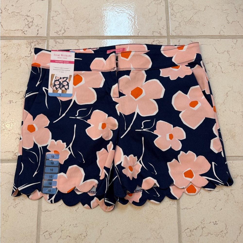 NWT Isaac Mizrahi Scalloped pattern Shorts Size 10